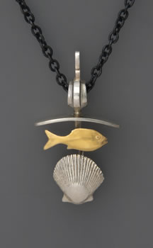 Red Sea, tiny fish pendant in silver and gold 2